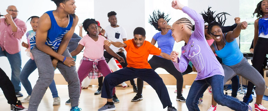 Geschichte des Gesellschaftstanzes in 25 Bewegungen