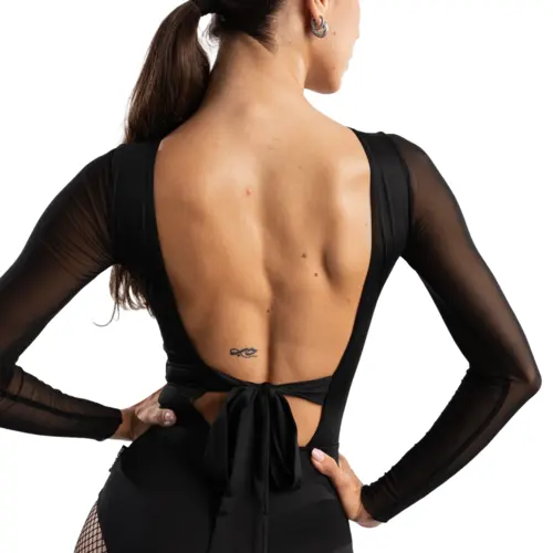 Grand Prix Jadore Mesh, ein Kleid mit enganliegenden Ärmeln.