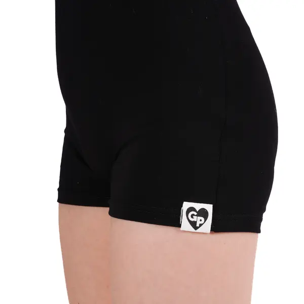 Ludmila, Trikot mit Shorts